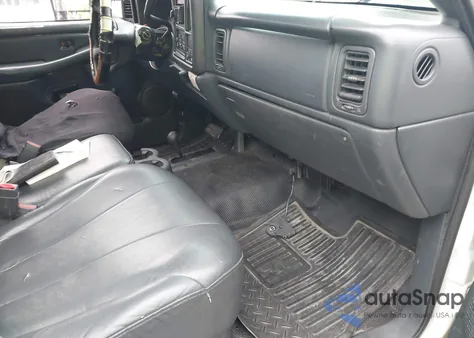 2001 Chevrolet Silverado 2500Hd z USA, uszkodzony, nr VIN 1GCHK24U21E147494